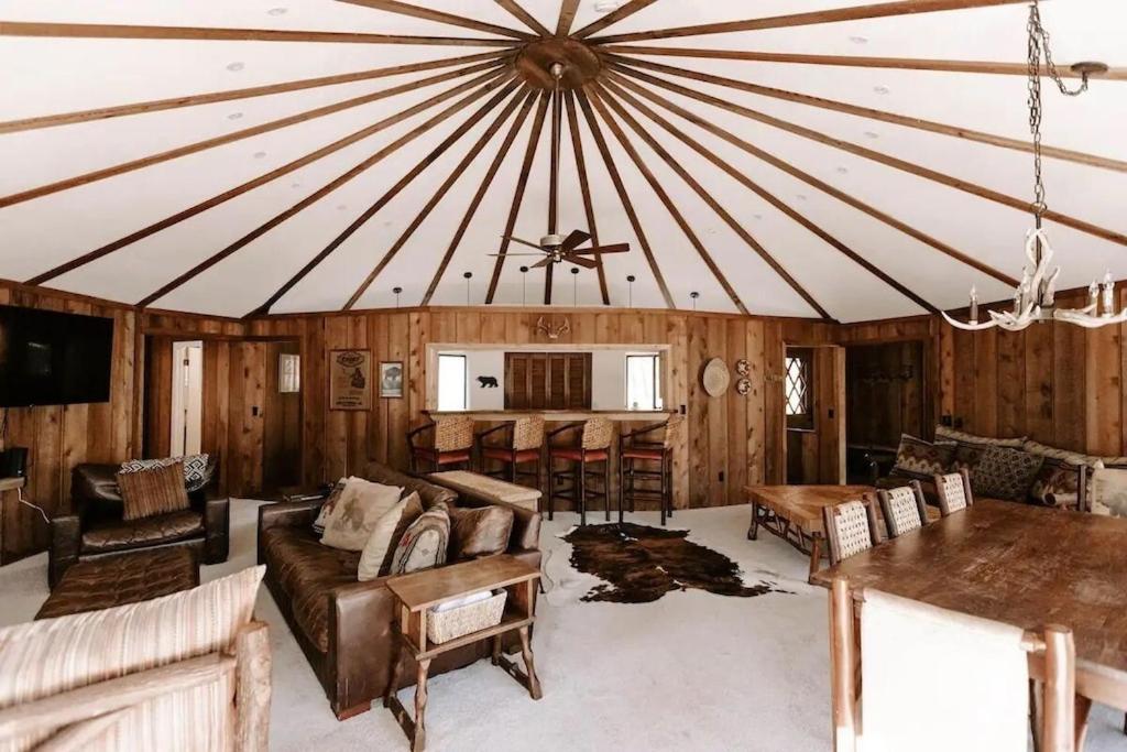 גטלינבורג Cabin With Treehouse Views, 3 King Beds, 4 Bunks, And Large Hot Tub! מראה חיצוני תמונה