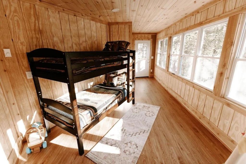 גטלינבורג Cabin With Treehouse Views, 3 King Beds, 4 Bunks, And Large Hot Tub! מראה חיצוני תמונה