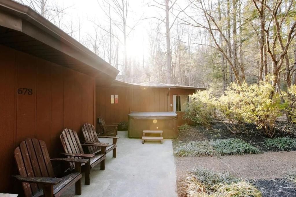 גטלינבורג Cabin With Treehouse Views, 3 King Beds, 4 Bunks, And Large Hot Tub! מראה חיצוני תמונה