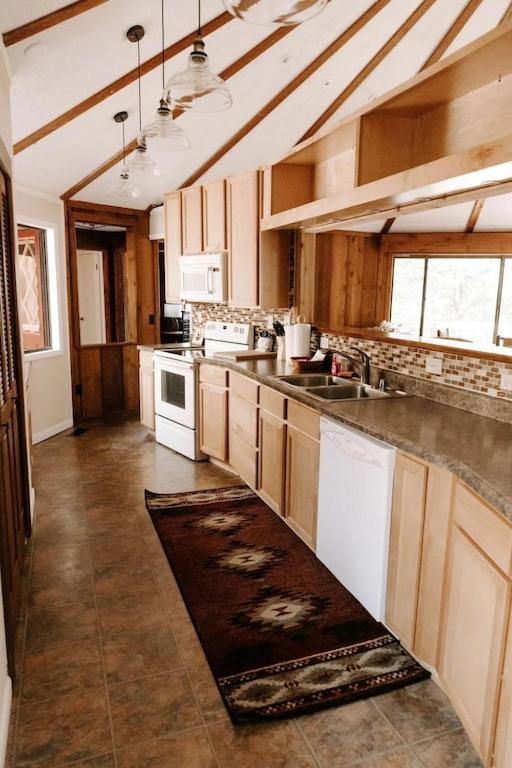 גטלינבורג Cabin With Treehouse Views, 3 King Beds, 4 Bunks, And Large Hot Tub! מראה חיצוני תמונה
