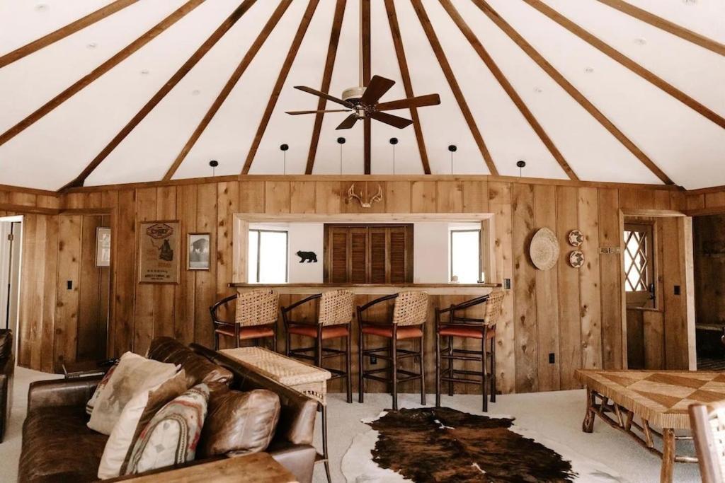 גטלינבורג Cabin With Treehouse Views, 3 King Beds, 4 Bunks, And Large Hot Tub! מראה חיצוני תמונה