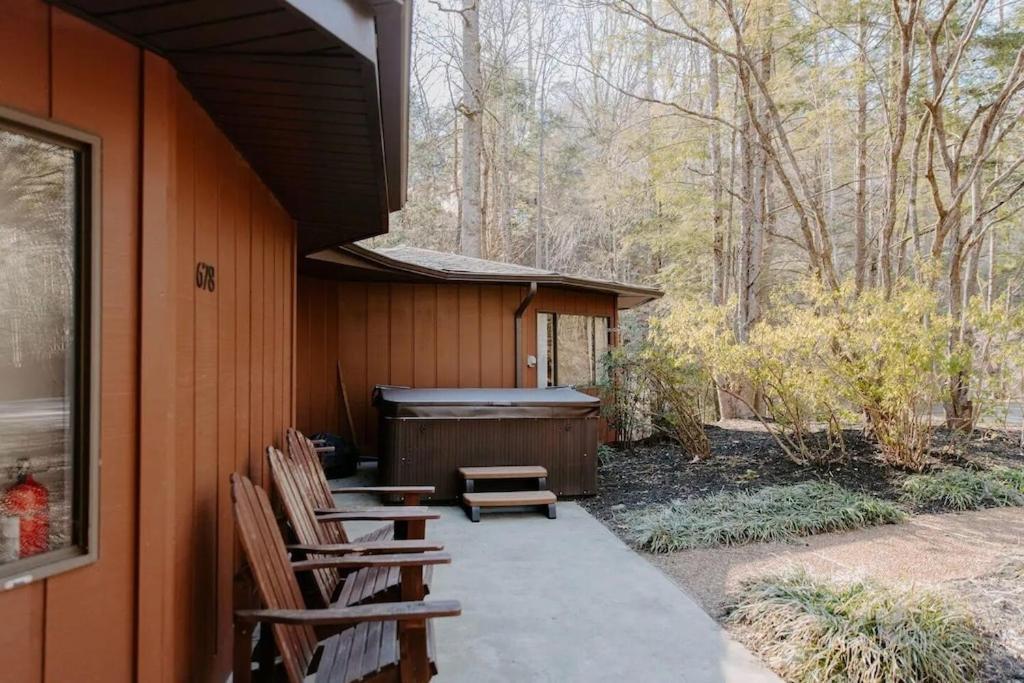 גטלינבורג Cabin With Treehouse Views, 3 King Beds, 4 Bunks, And Large Hot Tub! מראה חיצוני תמונה